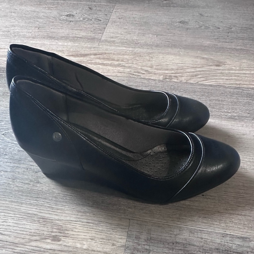 Life Stride Black Wedges with Smooth Material and Decorative Detail